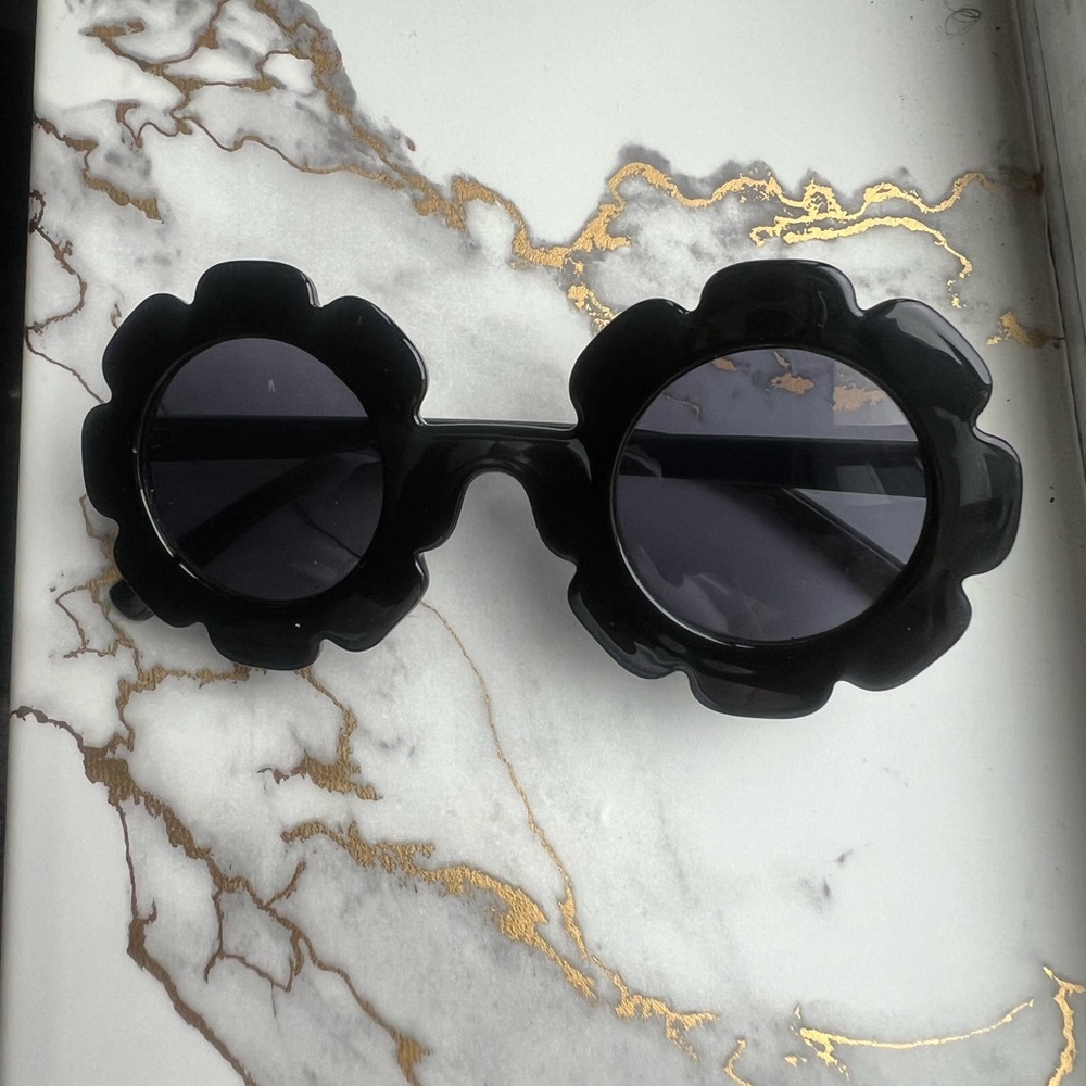 Girls Black Flower-Shaped Sunglasses